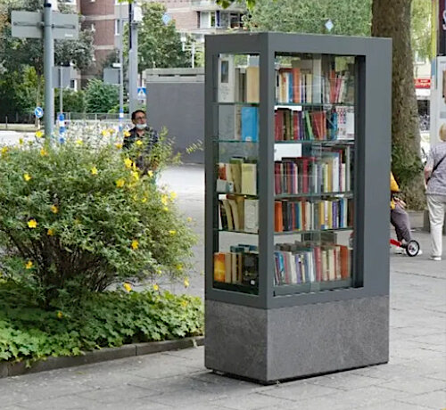 Neuer Bücherschrank in der Lochhauser Straße