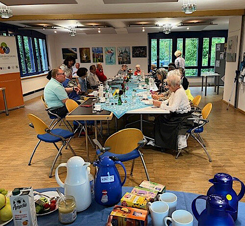 Gelungener Auftakt für das Seniorenfrühstück in Puchheim – Ein schöner Sonntagmorgen im Haus der Begegnung