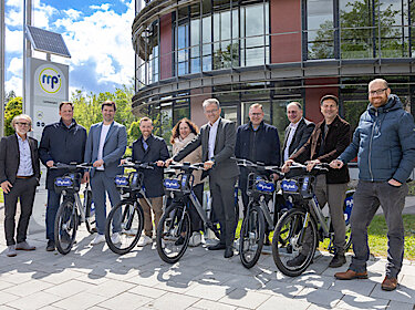 Gruppenbild mit den MyRadl-Fahrrädern