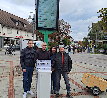 Installation der neuen dynamischen Fahrgastinformationsanzeiger am Bahnhof Puchheim