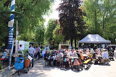 Gemütliches Beisammensein beim Puchheimer Marktfest am 14. Mai auf dem Grünen Markt.