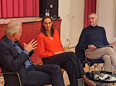 Peter Münster, Dr. Lena Stern und Norbert Seidl im Gespräch Peter Münster, Dr. Lena Stern und Norbert Seidl im Gespräch