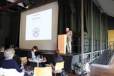 Dr. Karl-Heinz Türkner bei seinem Vortrag.