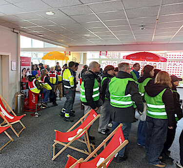 Schüler:innen bei Coca-Cola in Fürstenfeldbruck