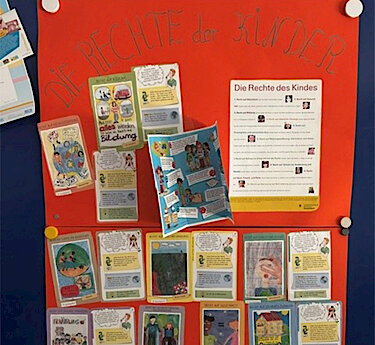 Buntes Plakat mit den Rechten der Kinder